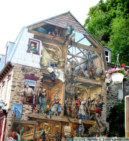 Fresque du Petit Champlain, Quebec
Situado en la Rue du Petit Champlain, rinde homenaje a la historia popular de Quebec, representando personajes ligados al comercio marítimo de la historia de la ciudad
