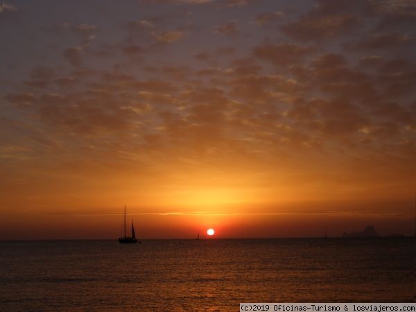 Puesta de Sol en Formentera
Las mejores puestas de Sol están en Formentera: Cap de Barbaria, el Mirador de La Mola, Cala Saona o lugares tan especiales como los quioscos de Migjorn
