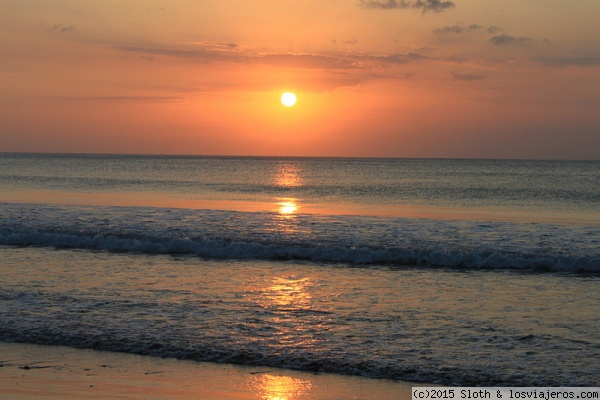 Atardecer playa Jimbaran-Bali
Atardecer en la playa de Jimbaran en la isla de Bali Indonesia
