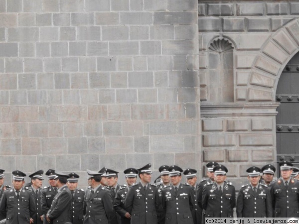 En que estaremos pensando.....
Desfile militar en Cuzco, Peru
