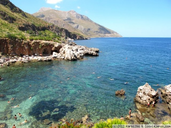 Riserva dello Zingaro - Scopello (Sicilia)
Ésta es una de las pequeñas pero preciosas calas que están dentro de esta Reserva Natural.
