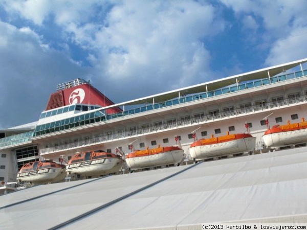 Detalle EMPRESS atracado en Copenhagen verano 2011
EMPRESS, buque de Pullmantur, en su puerto de salida para hacer el crucero Capitales Bálticas
