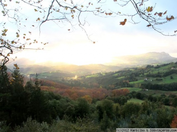 Valle de Carranza (Bizkaia)
El otoño se ha instalado definitivamente en el Valle de Carranza, llegan las nieblas y los colores otoñales.
