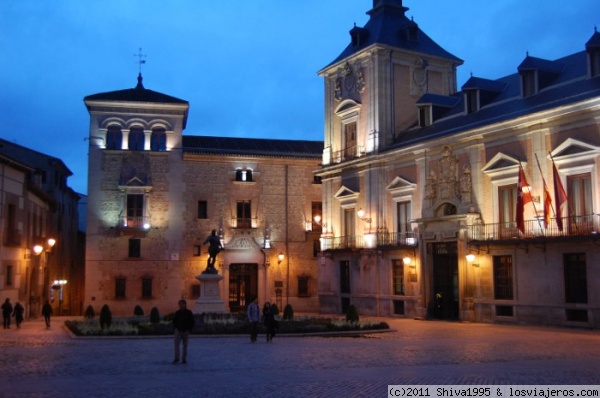 Plaza de la Villa de Madrid
Anochece en Madrid.
