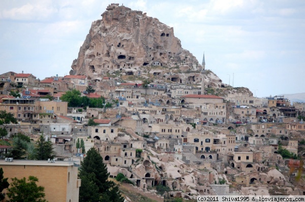 Üçhisar en Capadocia
Pueblo situado en un promontorio lleno de cavidades.
