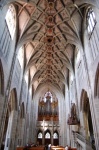 Interior de la catedral de...