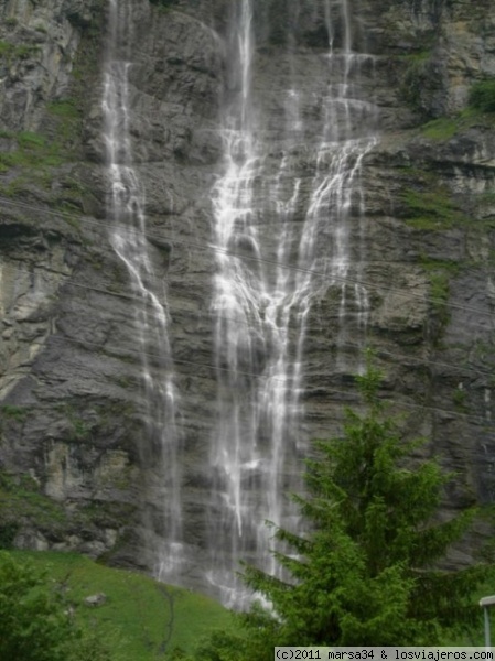 Cascada en Lauterbrunnen
El agua es la protagonista de los bonitos paisajes del valle de Lauterbrunnen
