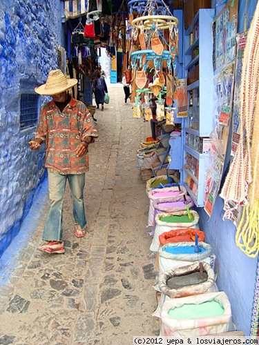 Paseando por Chaouen
pasear por sus calles es especial, con esas calles azules, sus coloridas tiendas y su encantadora gente
