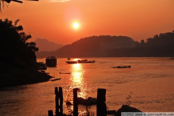 The Sunset
Magnifica puesta de sol en el Mekong
