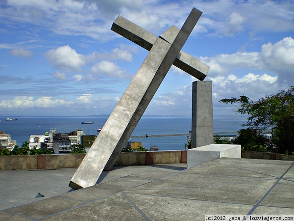 La Cruz
Obra de arte en forma de cruz situada en la parte alta de la ciudad de Salvador de Bahia
