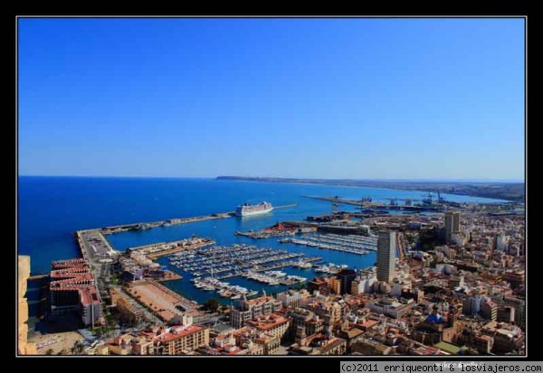 Puerto de Alicante
Foto tomada desde el castillo de Santa Barbara, vistas al puerto de Alicante
