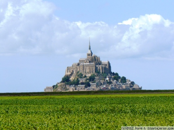 mont st. michel
en el norte de francia esta el mont st. michel, cuidado al aparcar el coche, ya ponen cartelito de que hora el parquig se va a llenar de agua!!!!!!!
