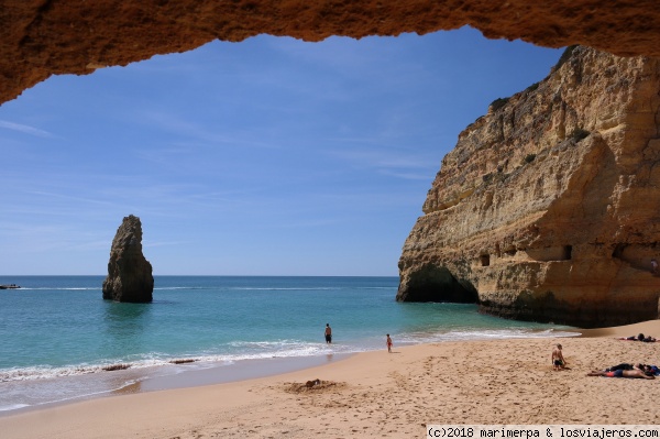 Praia do Carvalho - Algarve
A esta pequeña playa en el Algarve se accede por un túnel excavado en la roca.
