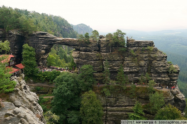 Pravčická Brána - República Checa
Pravčická Brána es el arco natural de piedra más grande de Europa. Está en el Parque Natural de la Suiza Bohemia, en el norte de la República Checa.
