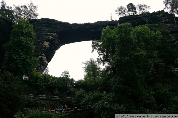 Pravčická Brána - República Checa.
Pravčická Brána es el arco natural de piedra más grande de Europa. Está en el Parque Natural de la Suiza Bohemia, en el norte de la República Checa.
