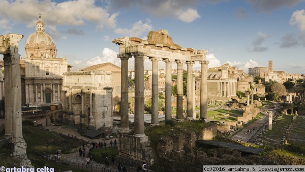 Vistas al Foro Romano
Una de mis vistas favoritas de Roma es la que se obtiene desde la zona del Campidoglio a los Foros Romanos. Se obtiene una perspectiva amplia y se ve hasta el Coliseo.

