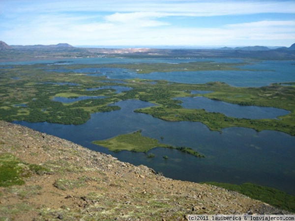 Myvatn
El lago Myvatn inunda el paisaje incluso en verano.
