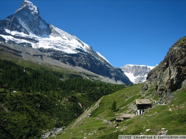 Matterhorn
El famoso pico Matterhorn o Cervino destaca en el paisaje cercano a Zermatt. Mucho mejor sin teleférico.

