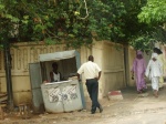 Senegal - Dakar - Puesto de venta de bocadillo de huevos fritos.