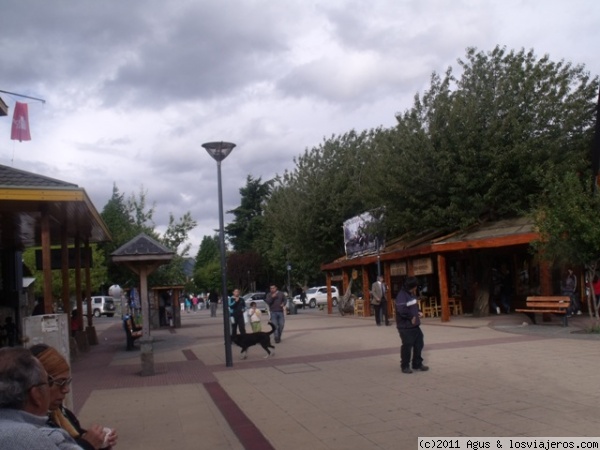 Calle peatonal en Coyhaique
Coyhaique, capital de la Décima Primera Región de Chile, es una linda ciudad, con buenos lugares para comer y con todos los servicios básicos.
