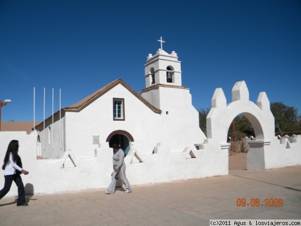 Iglesia de San Pedro de Atacama
Las construcciones de adobe pintadas de blanco, se ven hermosas en medio del desierto.
