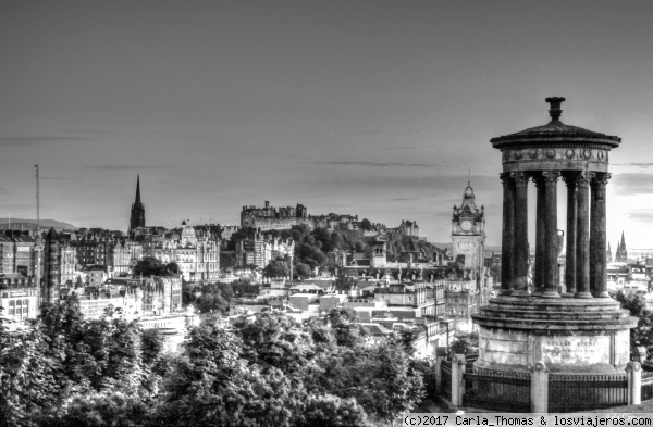 Edimburgo
Fotografía nocturna de Edimburgo tomada desde Calton Hill, lugar donde quemaban a las brujas de la ciudad :D
