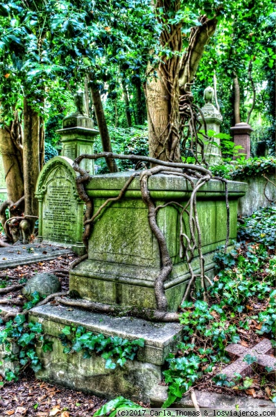 Cementerio de Highgate.
Tumba en el cementerio de Highgate, Londres. Lugar mágico no apto para miedosos.
