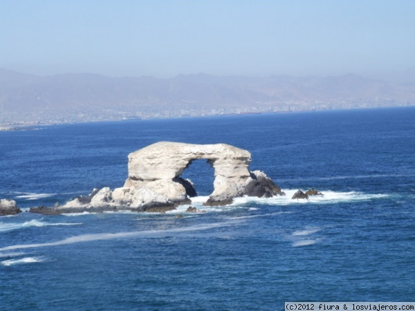 Portada de Antofagasta
Formación rocosa natural en el norte de Chile en la ciudad de Antofagasta, cerca del desierto de Atacama.
