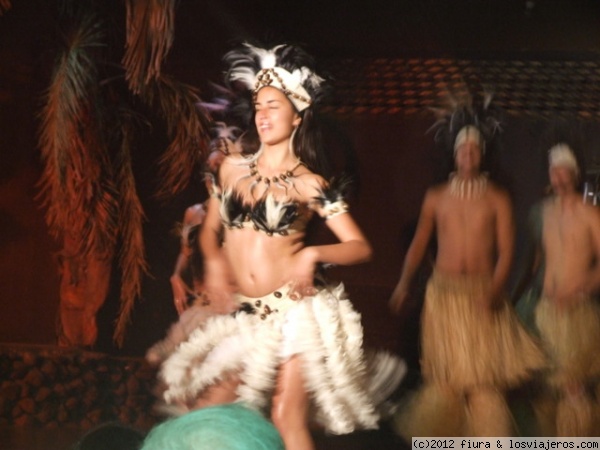 Bailarina Rapa Nui del conjunto Kari Kari
Los bailes de la isla de pascua son mágicos con fuerte influencia polinésica pero con características propias de la isla.
