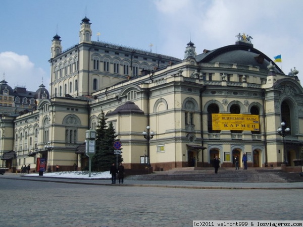 Opera de Kiev
Edificio de la Opera de Kiev. Con mucha frencuencia se pueden ver operas, ballets y otros eventos musicales. Por un precio muy adsequible y una calidad excelente.
