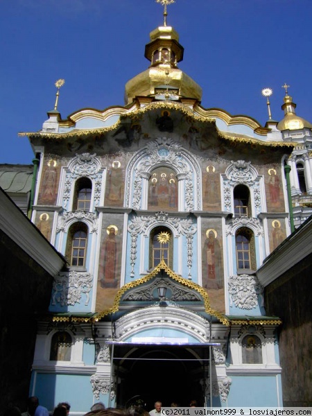 Puerta principal de entrada al Monasterio de las Cuevas - Lavra en Kiev
Dentro del Monasterio de las Cuevas, conocido como Lavra, esta es la puerta principal. Esta entrada forma parte de una de las iglesias que componen esa zona monasterial
