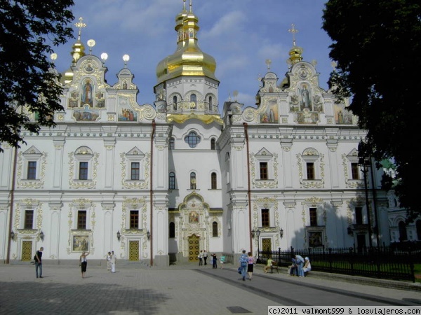 Lavra Catedral de la Asuncion - Monasterio de las Cuevas de Kiev
Catedral de la Asuncion: Una de las muchas iglesias que forman la zona monasterial de la Lavra. Lleno de catacumbas donde se encuentran multitud de patriarca ortodoxos. Patrimonio de la UNESCO.
