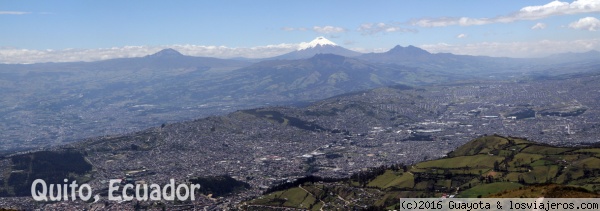 QUITO. ECUADOR
Vista de la ciudad de Quito desde el teleférico de Quito, en la cúspide de Cruz Loma a unos 4000 metros de altitud. Las vistas de los volcanes circundantes son espectaculares.
