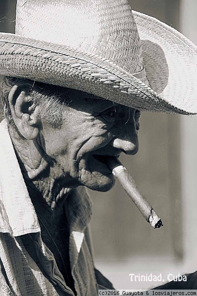 DON ANTONIO. TRINIDAD CUBA.
PERSONAJE DONDE LOS HAYA. TE LO CRUZARAS POR LAS CALLES DE TRINIDAD CON SU CARRO Y SU MULA FUMANDO UN BUEN CIGARRO.
