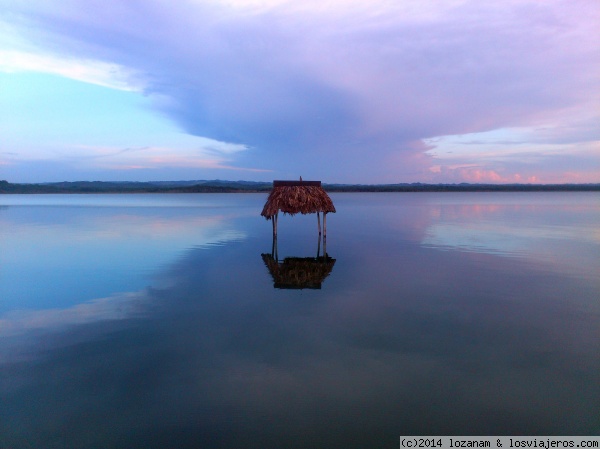 Laguna de Petén, Guatemela
Las tranquilas aguas del Lago de Petén, Gutemala
