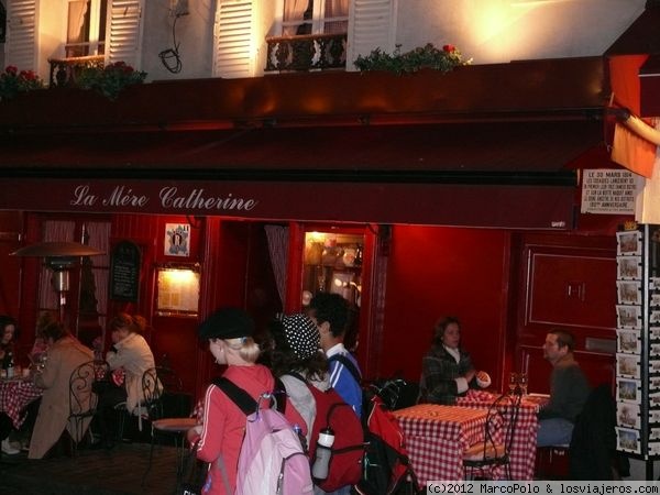 Restaurant La Mère Catherine
En Montmartre en plena Place du Tertre, la Mère Catherine es uno de los mejores restaurantes de la colina. Y uno de los más antiguos. Una tradición en medio de la incesante actividad turística de la Plaza
