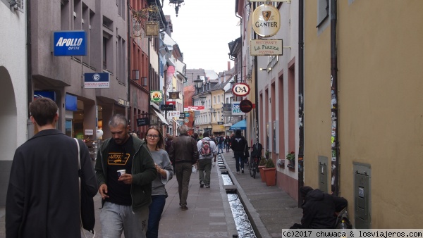 Calle en Friburgo
Calle de Friburbo con canal
