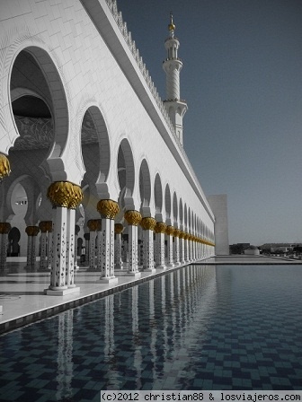 Mezquita Abu Dhabi
Alrededores de la mezquita de Abu Dhabi (Emiratos Árabes Unidos)
