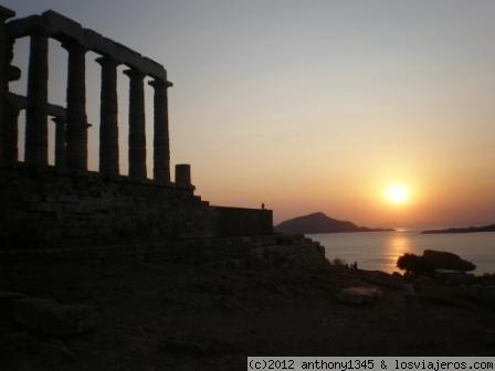 Atardecer en el cabo Sunio
Puesta de sol desde el cabo Sunio, con el templo de Poseidon a contraluz
