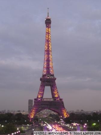 La vie en pourpre
La Torre Eiffel con otro look
