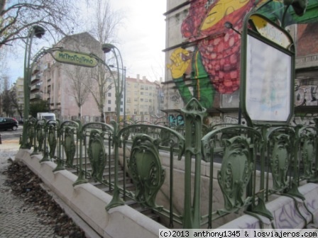 Boca de metro Modernista, París... perdón, Lisboa
Boca de metro típicamente parisina en Lisboa, un regalo de la RAPT al metro de Lisboa.
