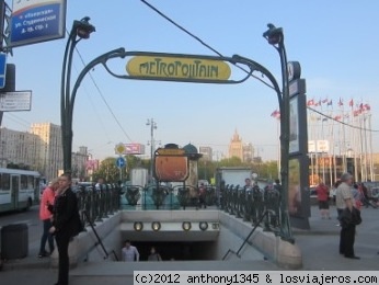 Parada de metro modernista, París... perdón Moscú
Típica parada de metro parisina en la estación de Kievskaya
