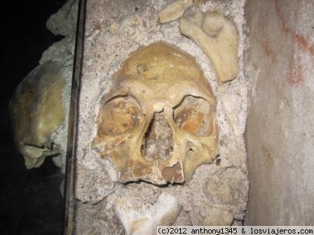 Capilla de los Huesos, Évora
Capilla de los Huesos en la iglesia de San Francisco de Évora. En la entrada dice 