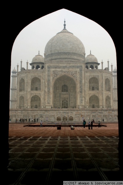 Taj Mahal enmarcado
Sin duda esta grandiosa tumba es uno de los edificios más bellos del mundo
