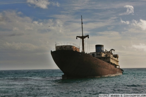 Jubilado
Barco varado en la costa este de Lanzarote

