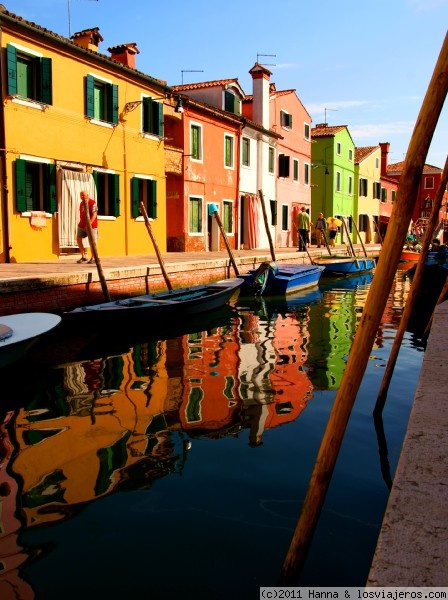 Reflejos en Burano-Venecia
Tipica fotografia de Burano con sus casitas de colores y su reflejo en el agua
