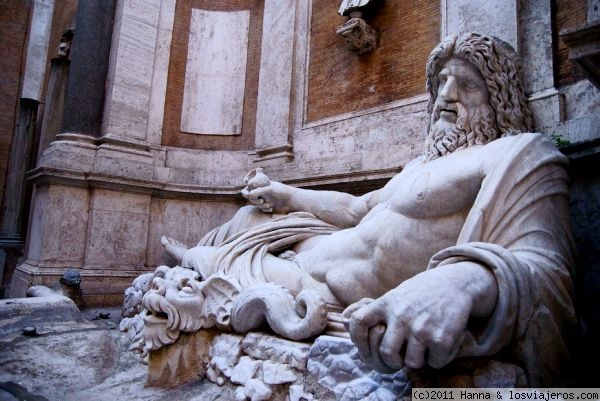 Fuente de Marforio.Museos Capitolinos Roma
Escultura de la Fuente de Marforio, situada en los Museos Capitolinos en Roma
