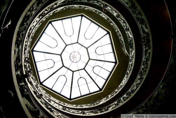 Escalera de Bramante, vista desde abajo. Museos Vaticanos Roma
Vista de la Escalera de Bramante desde abajo. Museos Vaticanos, Ciudad del Vaticano Roma
