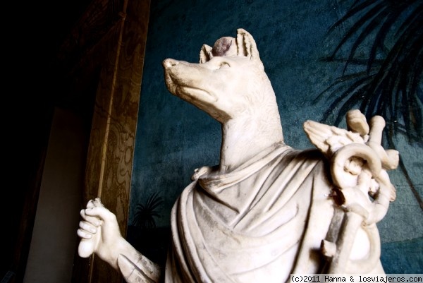Estatua de Anubis. Museos Vaticanos. Roma
Estatua de Anubis en los Museos Egipcios. Museos Vaticanos, Ciudad del Vaticano Roma
