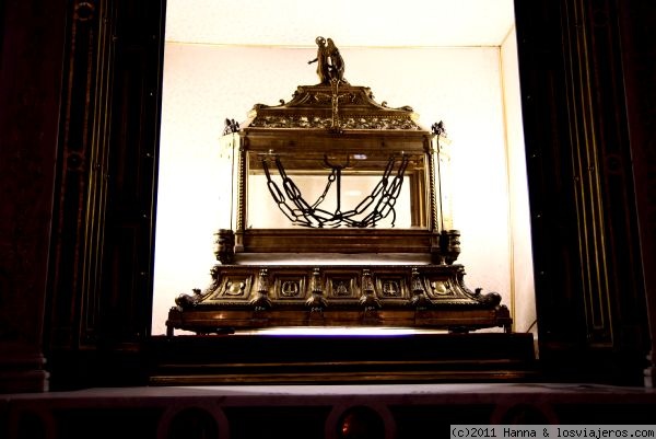 Urna con las cadenas de San Pedro
Urna con las cadenas que supuestamente usaron para atar a San Pedro, situada en la Iglesis de San Pietro in Vincoli en Roma
